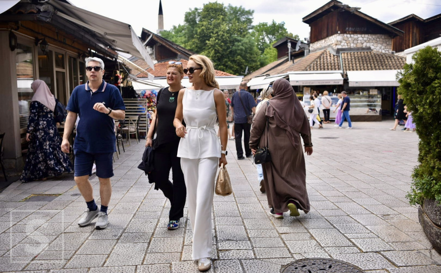 U ritmu ljeta: Šeširi, haljine i sandale - Pogledajte modnu galeriju sa ulica Sarajeva