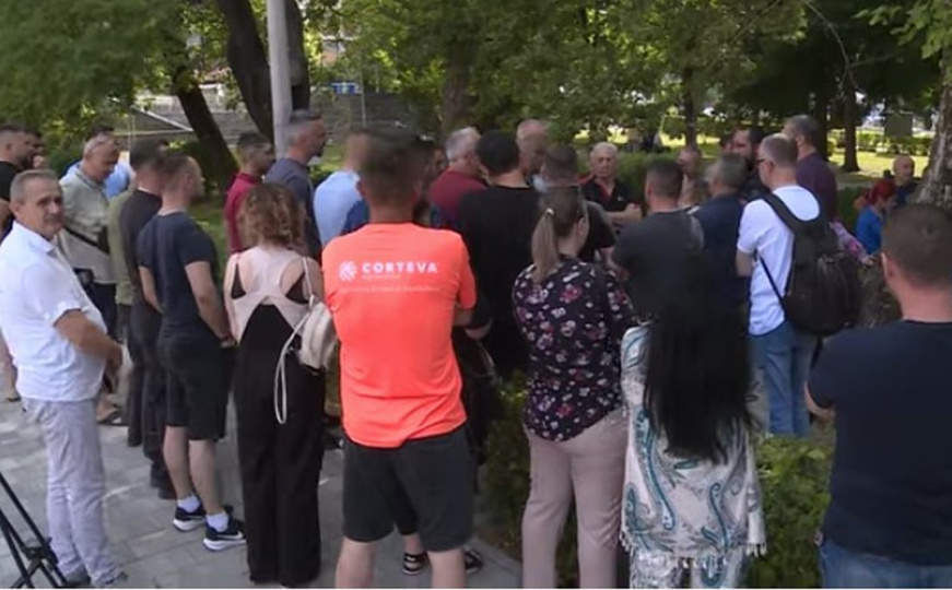 U Velikoj Kladuši održan protest zbog visokih cijena odvoza otpada