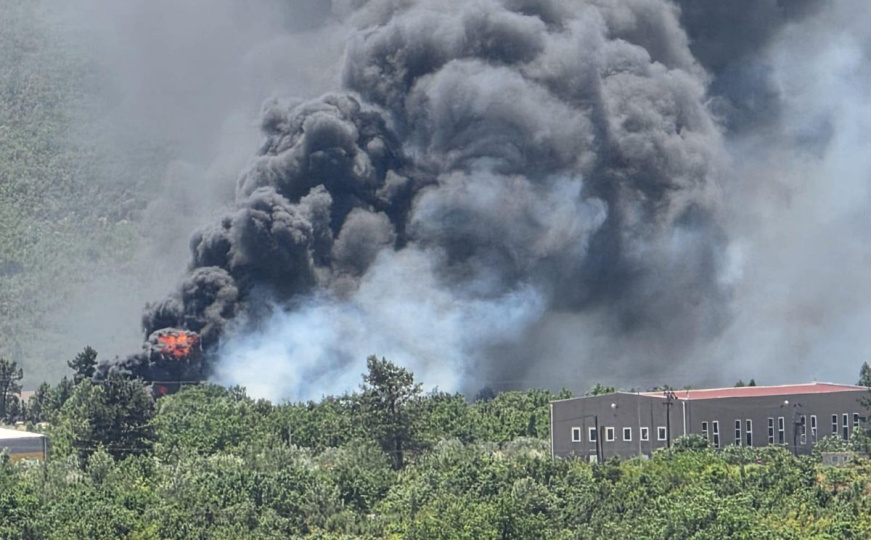 Vatrogasci i mještani udružili snage u borbi protiv vatre u Hercegovini: Jutros odbranjene kuće