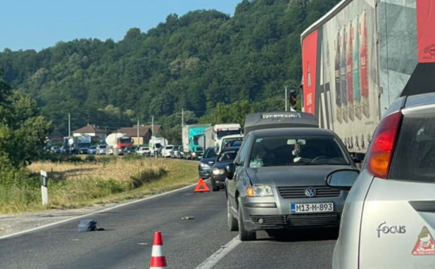 Teška nesreća kod Maglaja: Passatom udario pješaka, povrijeđeni prebačen u Kantonalnu bolnicu Zenica