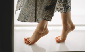 Jedan jeftin sastojak vraća mekoću ispucalim petama: Rezultat će vas iznenaditi