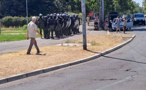 Burno u Srbiji i jutros: Policajci s fantomkama tjeraju građane. 'Ščepao me za ruku'