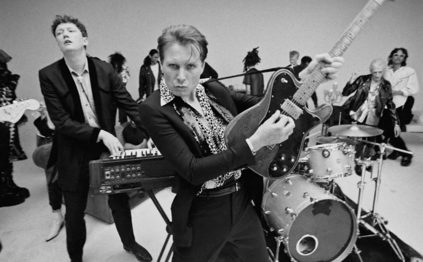 Franz Ferdinand ft. Johnny Marr - Build It Up