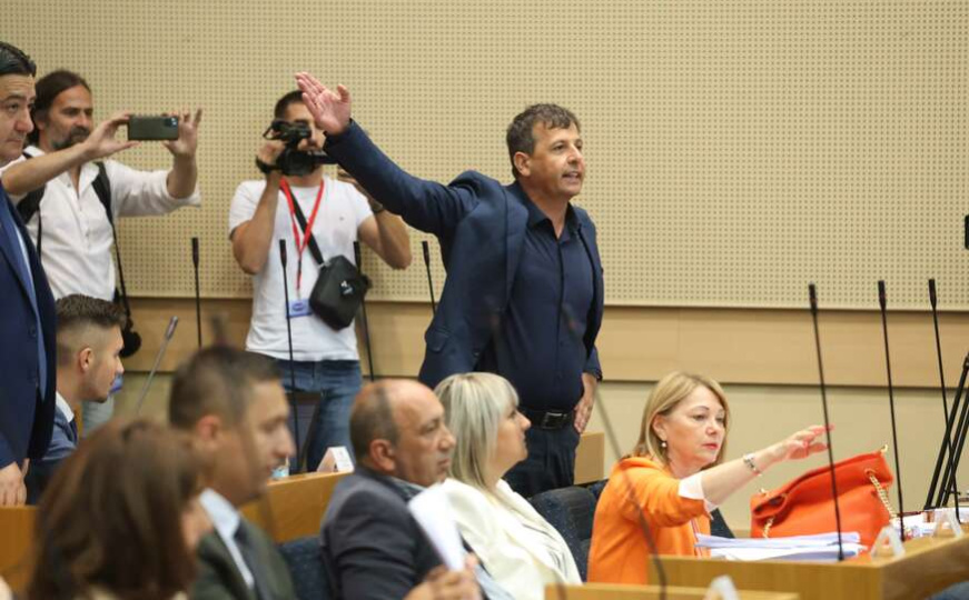 Vukanović izbačen sa sjednice NSRS: Burno odreagovao na Dodikovu izjavu