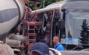 Nesreća u bh. gradu: Sudarili se autobus i teretno vozilo