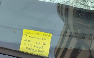 Zeničanin ostavio poruku na brisaču automobila i oduševio prolaznike: Evo šta je napisao