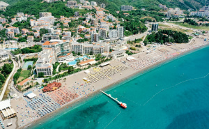 Ljetovanje u Crnoj Gori postalo luksuz: Ležaljka i do 300 eura