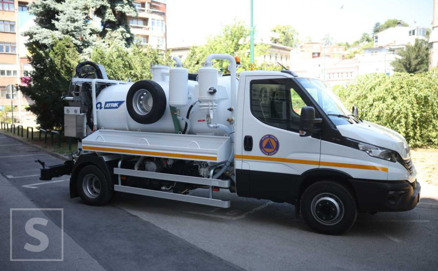 Novo specijalno vozilo za ViK: Može čistiti i najuže sarajevske ulice