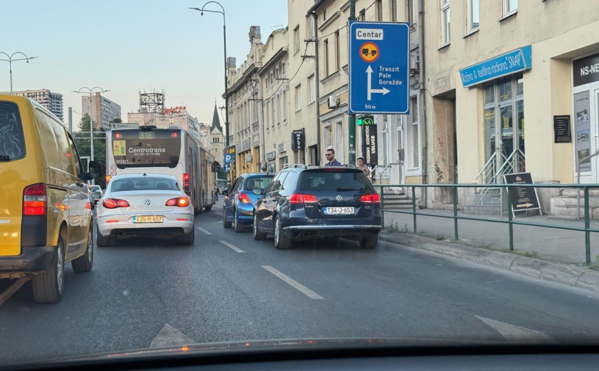 Vozači, oprez: Saobraćajna nesreća uzrokovala gužve u Sarajevu