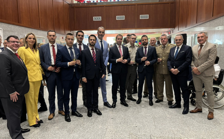 Nebojša Vukanović: "Šta delegacija SNSD-a radi u ambasadi SAD-a?"