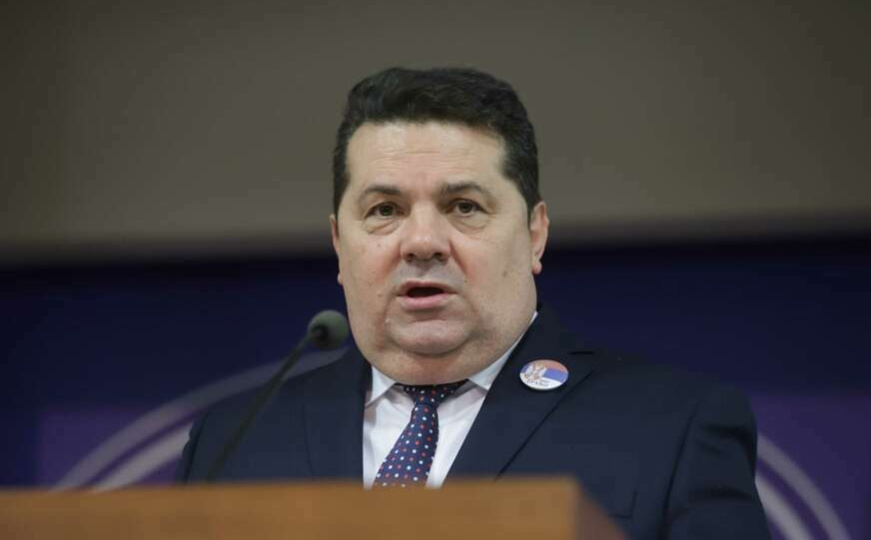 Ponovo haos u NSRS: "Ubiću vas istinom!" – Vukanović odbio da napusti sjednicu nakon što je izbačen