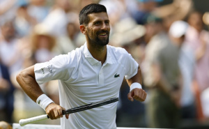 Đoković stoji uz studente: Prolaz u treće kolo Wimbledona proslavio novim "pumpanjem"