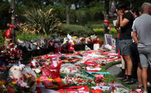 Anfield u suzama: Navijači se okupljaju da odaju posljednju počast Diogu Joti