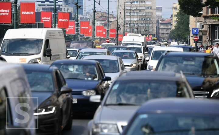 Vreli ljetni dani otežavaju saobraćaj: Radovi, obustave i duža čekanja na granicama