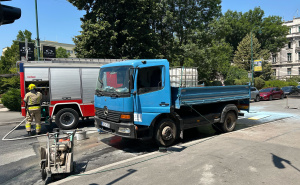 Požar u Sarajevu: Kamion na Skenderiji gorio, vatrogasci na terenu