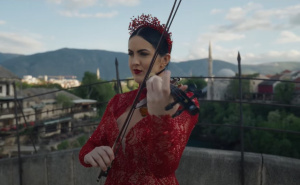Mostarka Nikolina spojila sevdah i filmsku emociju: Pogledajte čarobni spot snimljen na Starom mostu
