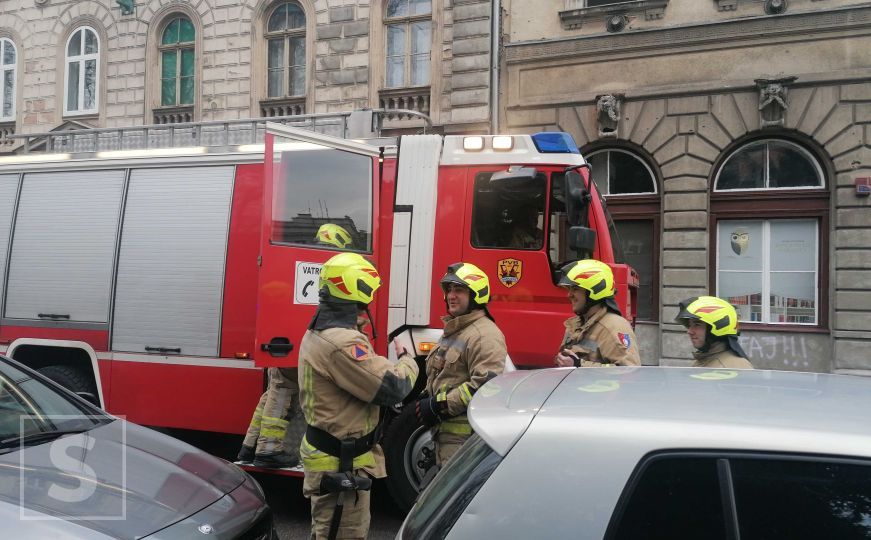 Vatrogasci na terenu: Gori automobil u Sarajevu
