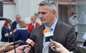 SDA i Trojka nakon odluke gradonačelnika Brčkog: Nikada nećemo pristati na relativiziranje genocida!