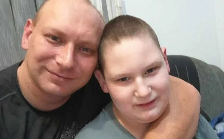 Dobri ljudi, telefon u ruke: Samohrani otac i njegov sin iz Lukavca trebaju našu pomoć za liječenje