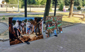 Kakanj: Fotografije izložbe "Srebrenica - 30 godina" vandalizirane tokom noći