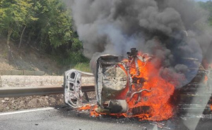 Vozači, oprez: Zapalio se automobil na magistralnom putu, saobraćaj otežan