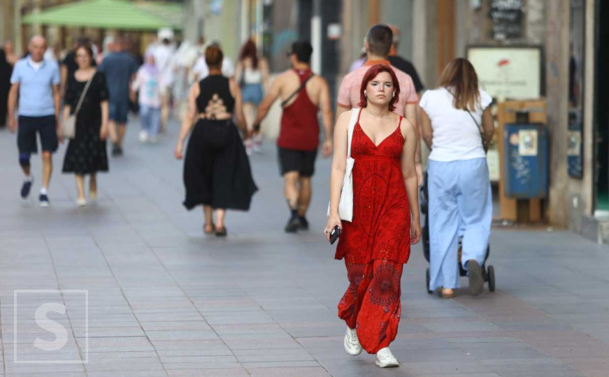 Ulice prepune šarenila: Građani uživali u šetnji i zalasku sunca u Sarajevu