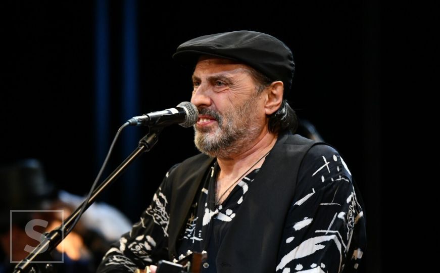 Zabranjeno pušenje i njihov legendarni hit: "Između mene i dna još samo ti stojiš, Fikreta..."