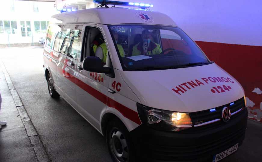 Sarajevo: U stanu pronađena teško povrijeđena osoba i hitno prebačena na KCUS