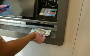 Oprez! Evo kako varaju korisnike bankomata s lažnim otvorom