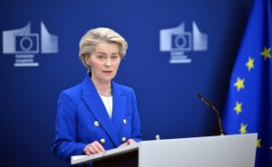 Ursula von der Leyen odbacuje optužbe i prijetnje opozivom: "Nema tajni, to su laži"