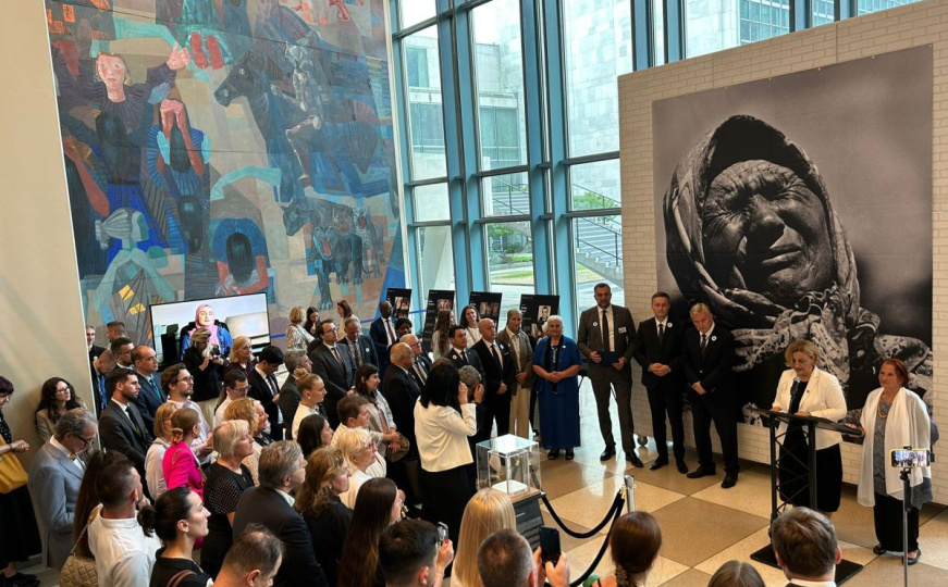 U UN-u otvorena izložba "Naslijeđe nade nakon genocida u Srebrenici: Putovanje nove generacije"