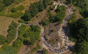 Hiljade ljudi krenule prema Srebrenici, pogledajte kako izgleda Marš mira iz zraka