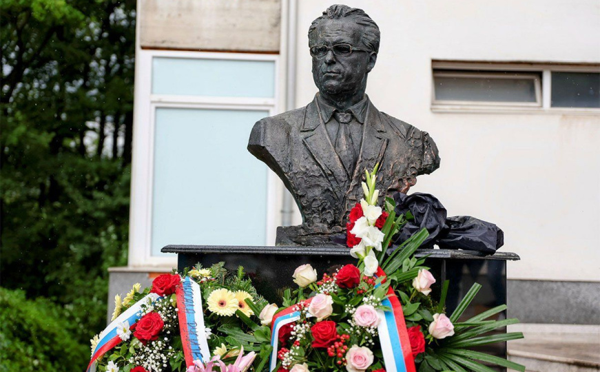 Dragan Bursać: Negatoru genocida bista, to je normalno u entitetu ratnih zločinaca!