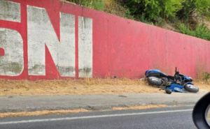 Nesreća na M17: Učestvovali automobil i motociklista, jedna osoba povrijeđena