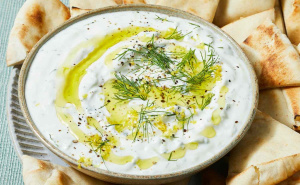 Jednostavan recept za ljetni tzatziki: Savršen umak za osvježavajuće obroke
