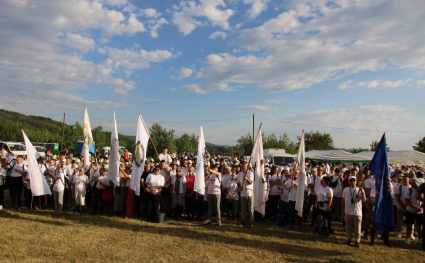 Više od 200 sarajevskih srednjoškolaca na Maršu mira: "Škole su čuvari kolektivnog pamćenja"