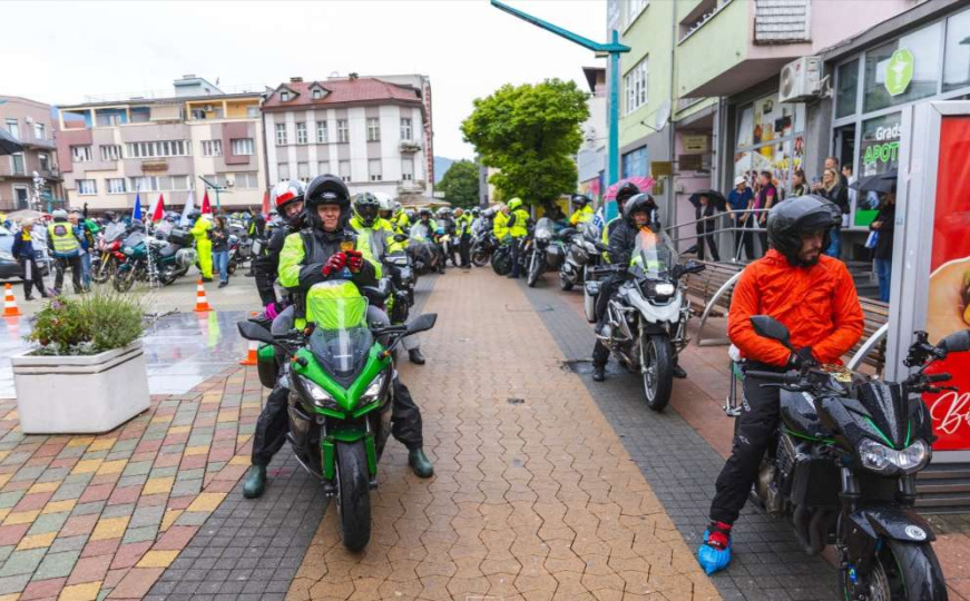 Memorijalni maraton: Motociklisti krenuli iz Bihaća prema Srebrenici