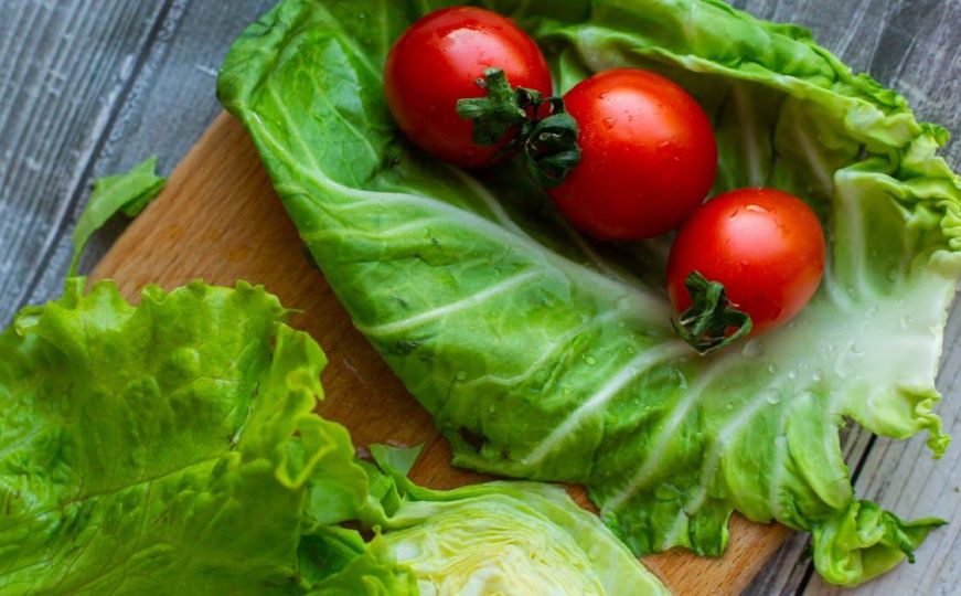 Ovo morate isprobati: Uvenula salata postaje čvrsta i hrskava sa jednim trikom