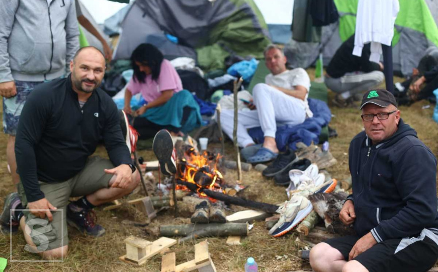 Završena 2. etapa Marša mira, obišli smo kamp Mravinjci: "Umorni nakon teškog dana, ali ponosni!"