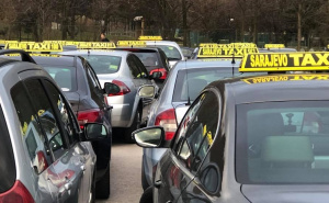 Usvojen prijedlog: Taksisti će se uskoro moći zaustavljati na autobuskim stajalištima?