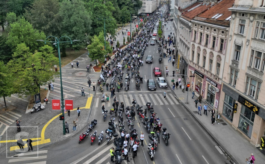Pogledajte prizore iz zraka: Motomaratonci iz Sarajeva nastavljaju put prema Potočarima