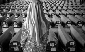 30. godišnjica genocida u Srebrenici: Velija Hasanbegović i izložba "Potočarske sjene"