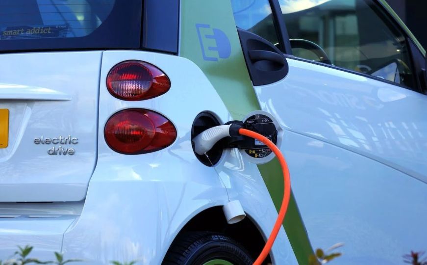 Odgovor na vječno pitanje: Da li je punjenje električnih automobila na kućnoj utičnici dobra ideja?