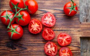 Idealan recept za ljetnu salatu sa paradajzom: Jedan začin igra ključnu ulogu