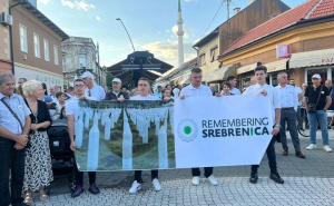 Bugojno: Emotivni performans i mirna šetnja povodom 30. godišnjice genocida u Srebrenici
