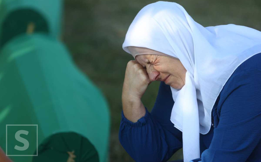 Potresni prizori iz Srebrenice: Majke se spremaju na posljednji ispraćaj najmilijih
