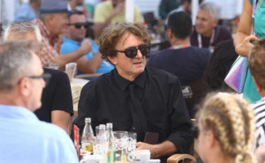 Goran Bregović podijelio fotografiju sa simbolom Srebrenice: "Nikad zaboraviti"
