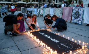 Beograd: Paljenjem svijeća obilježena 30. godišnjica genocida u Srebrenici