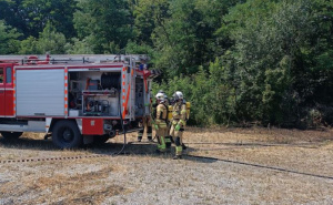 Još uvijek aktivan požar kod Trebinja: Vatrogasci na terenu