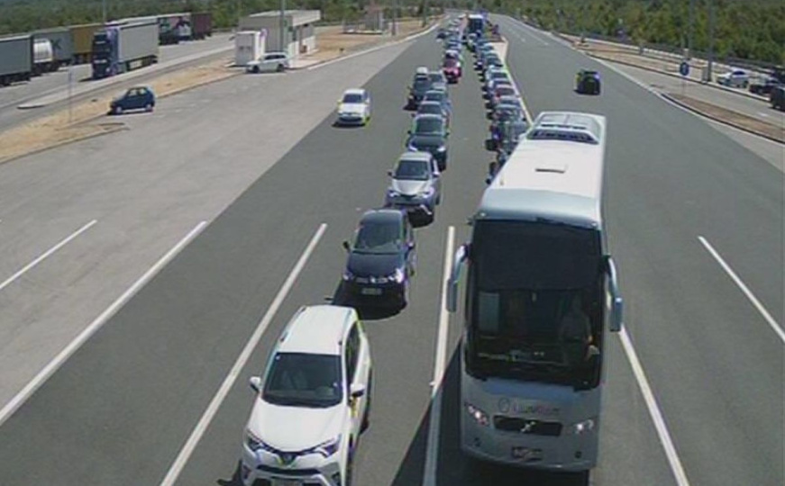 Velike gužve na graničnim prijelazima u BiH: Evo gdje se najduže čeka